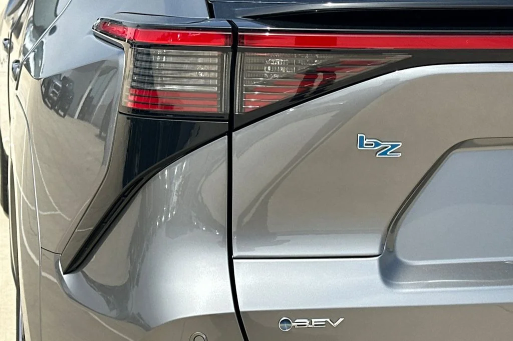 New 2026 Heavy Metal <sup>1</sup> Toyota  XLE image 31