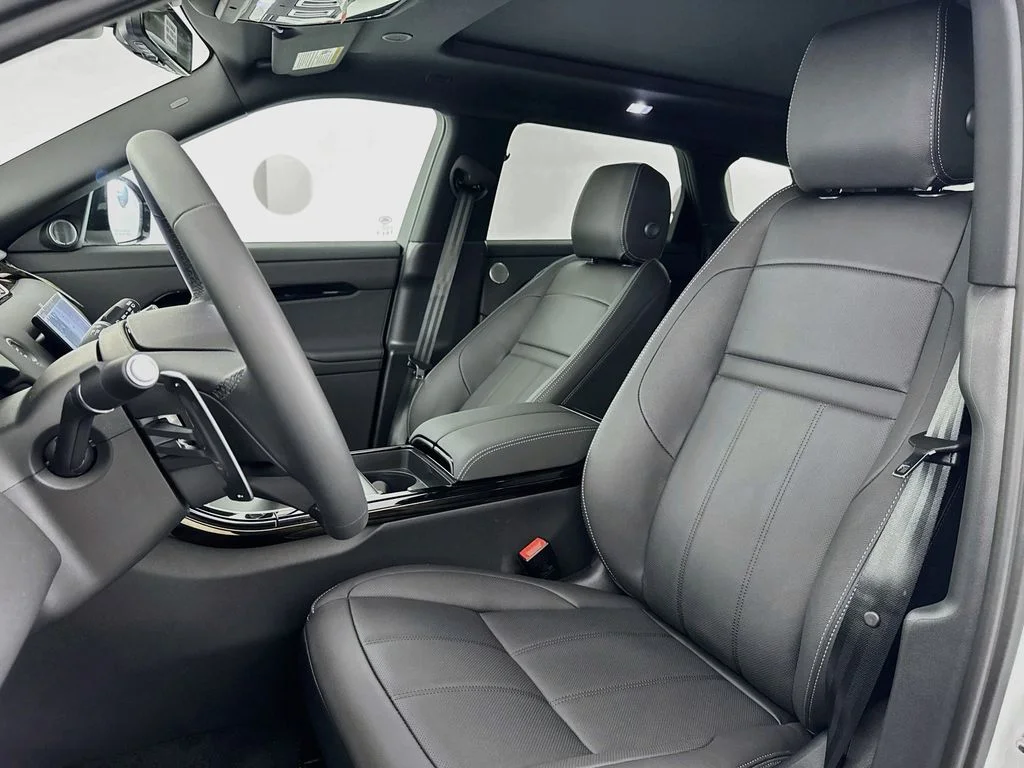 New 2026 Fuji White Land Rover Hoxton Edition image 21