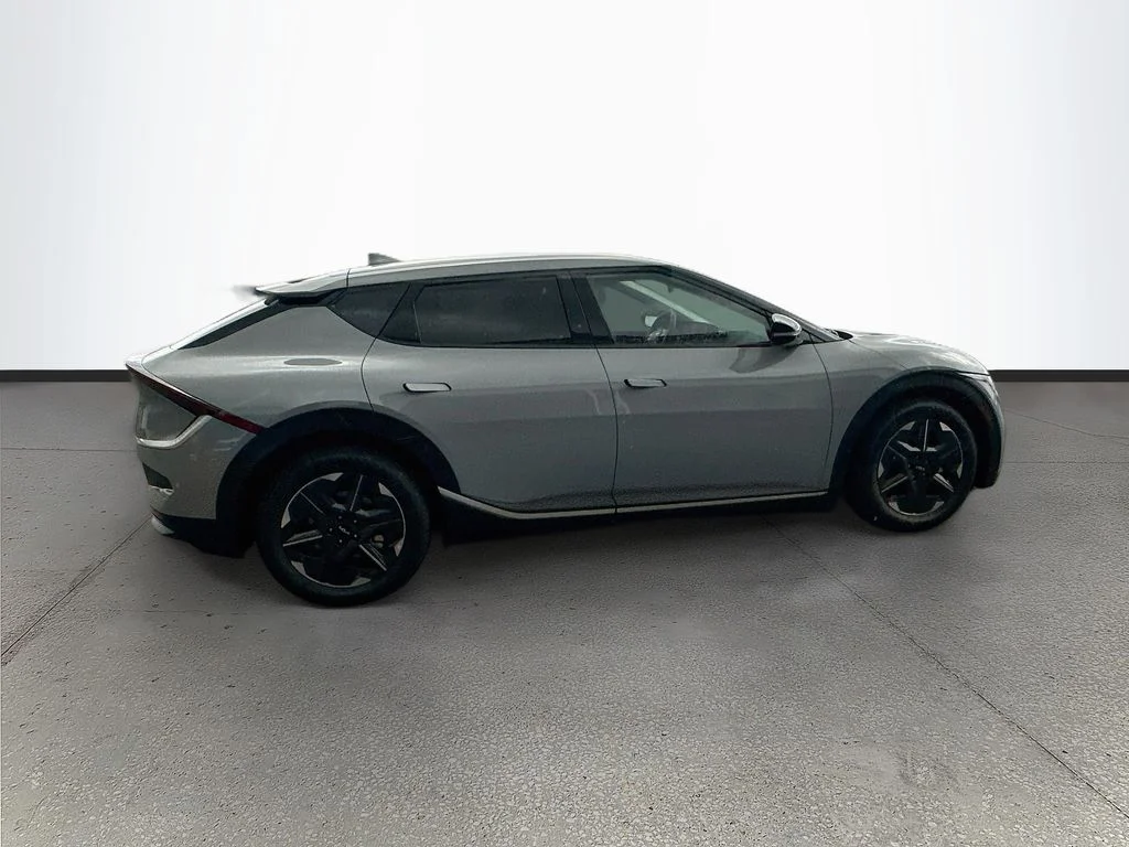 New 2026 Wolf Gray Kia LIGHT image 8