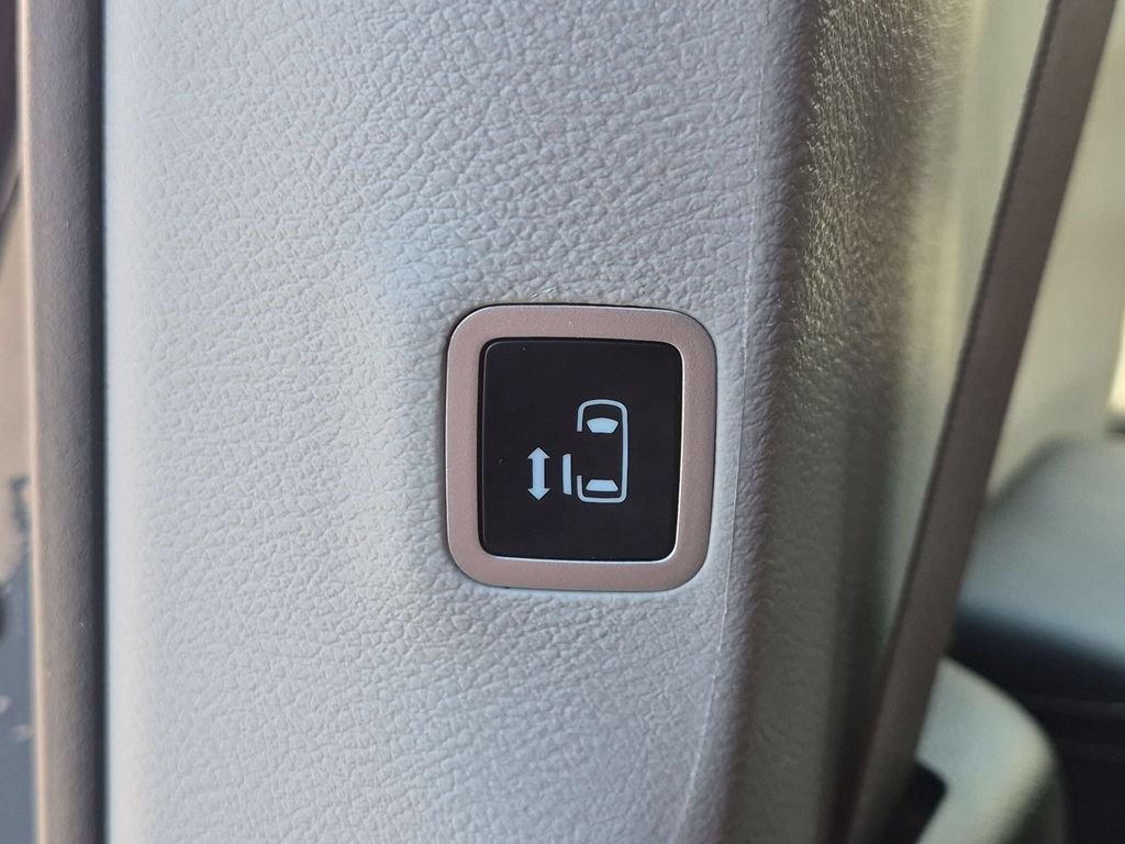 Used 2023 White Chrysler Touring L image 28