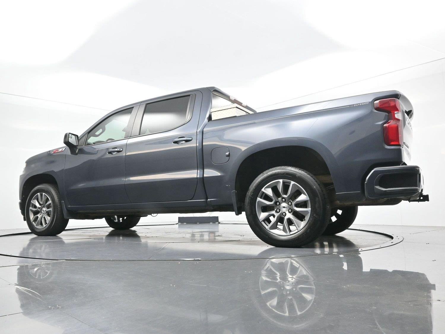Used 2021 SHADOW GRAY METALLIC Chevrolet RST image 47
