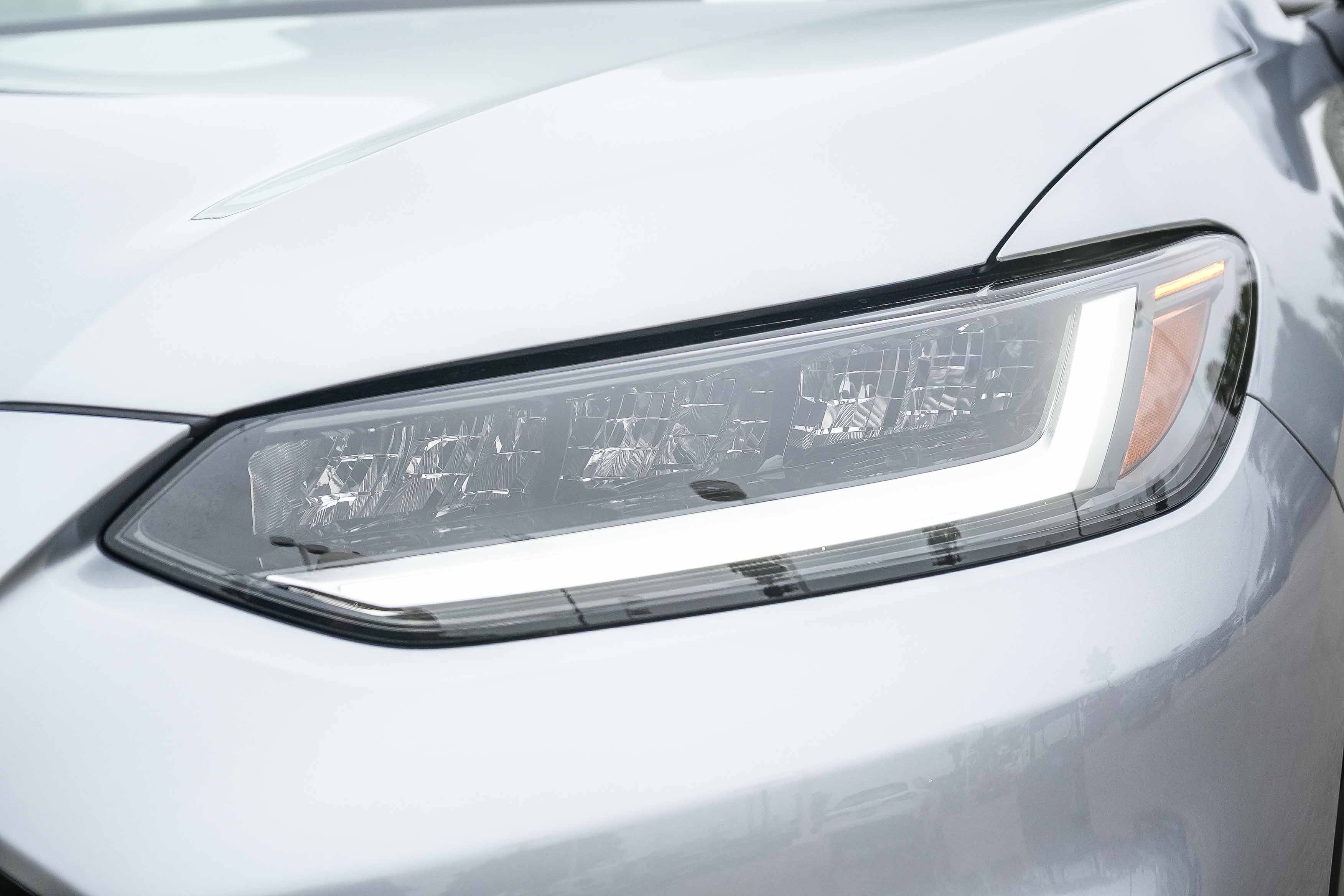 New 2027 Solar Silver Metallic Honda EX-L image 4