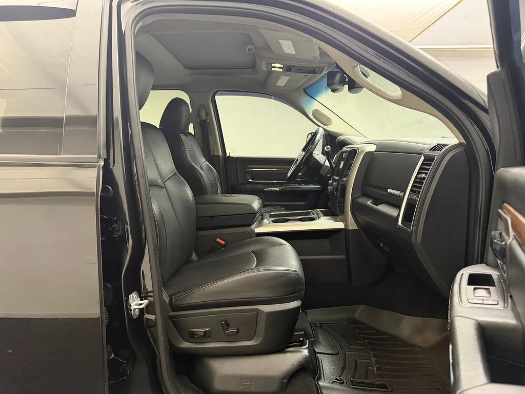 Used 2016 Brilliant Black Crystal Pearlcoat Ram Laramie image 24