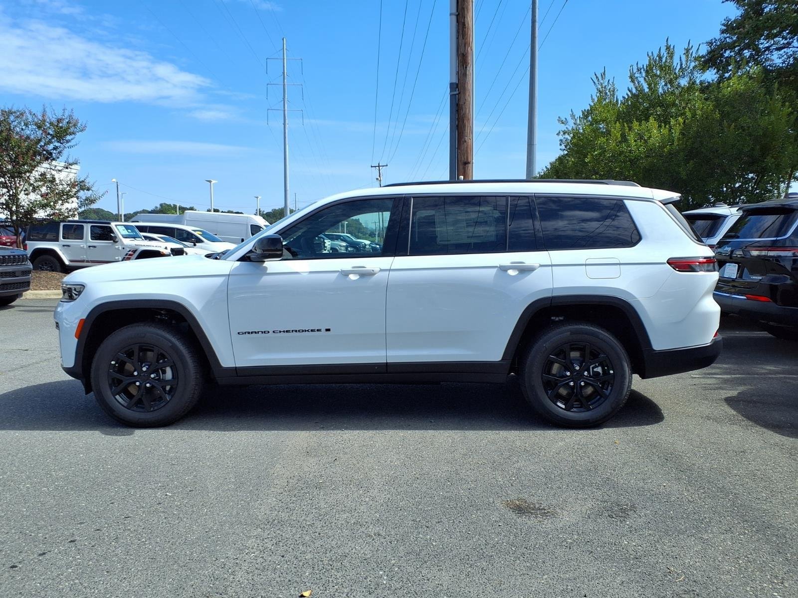 New 2026 Bright White Clearcoat Jeep Laredo Altitude image 3