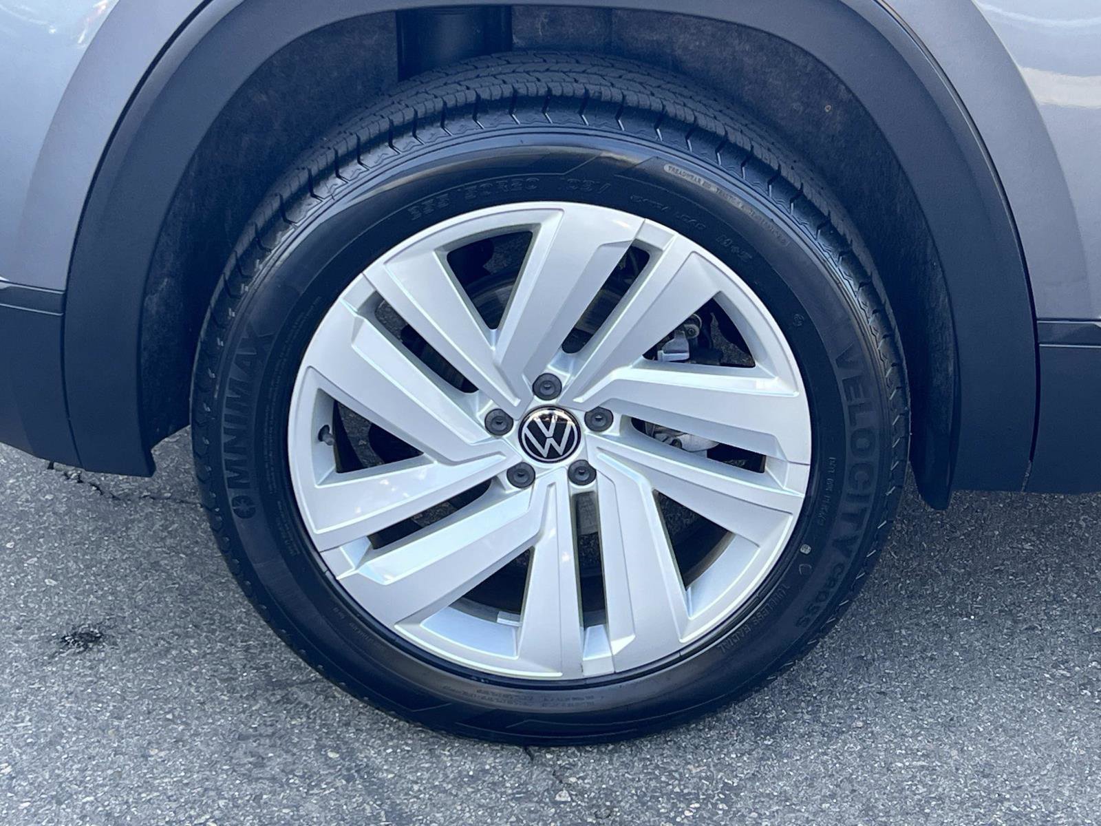 Certified Used 2021 Platinum Gray Metallic Volkswagen 3.6L V6 SE w/Technology image 29