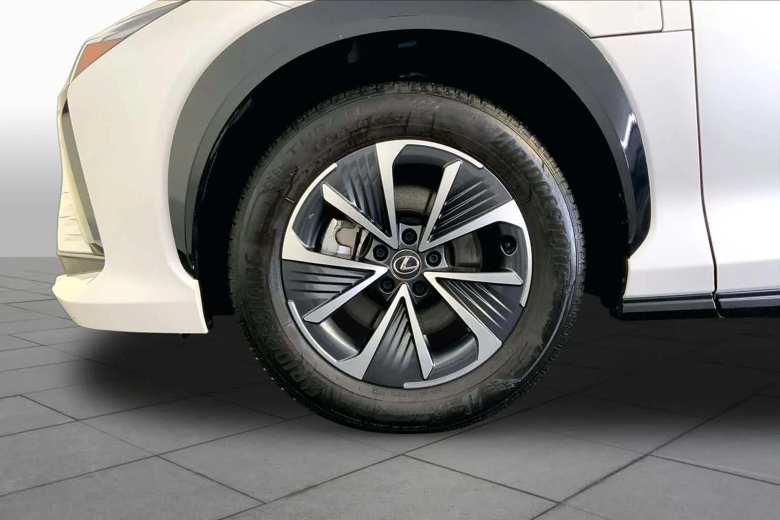 Used 2025 Eminent White Pearl Lexus Premium image 10