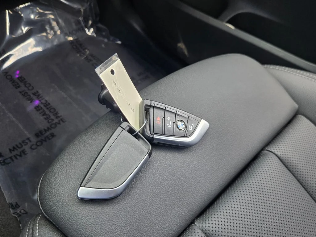 Used 2024 Gray BMW sDrive30i image 23
