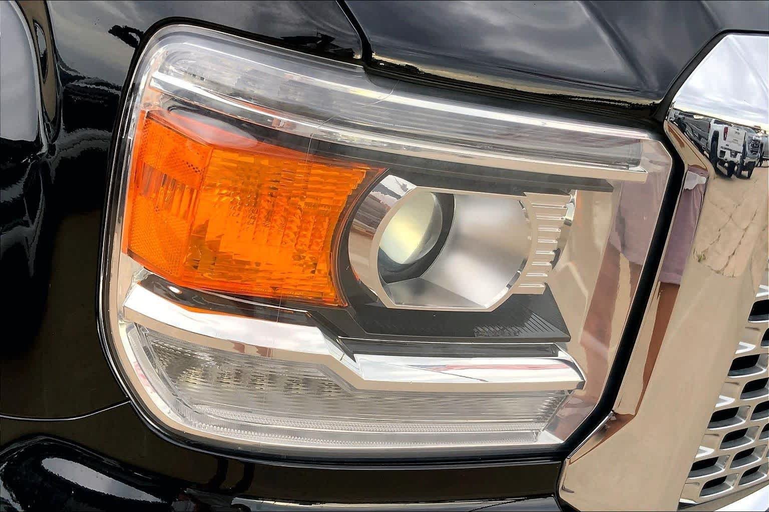 Used 2015 Onyx Black GMC Denali image 27