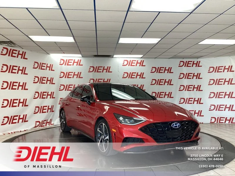 Used 2021 Red Hyundai SEL Plus image 1