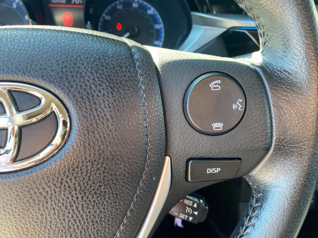 Used 2015  Toyota L image 18