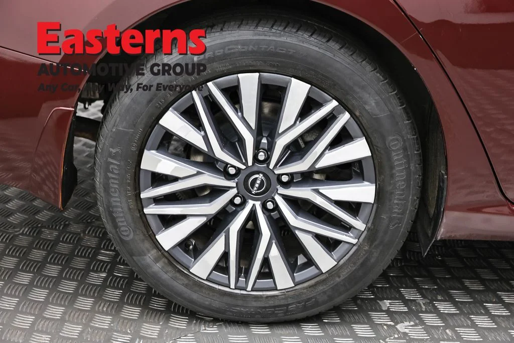 Used 2023 Red Nissan 2.5 SV image 30