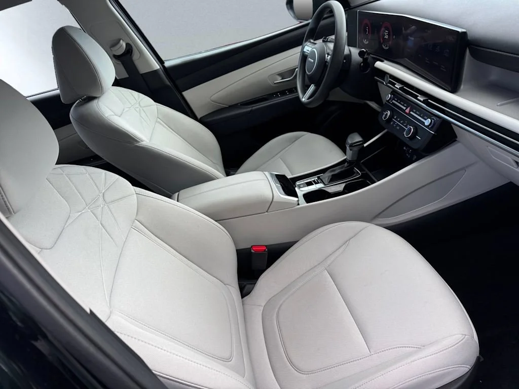 Used 2025 Black Hyundai SE image 19