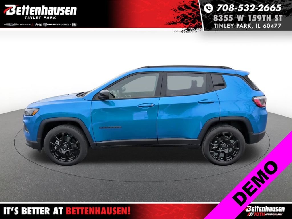 New 2026 Hydro Blue Pearl-Coat Exterior Paint Jeep Latitude image 8