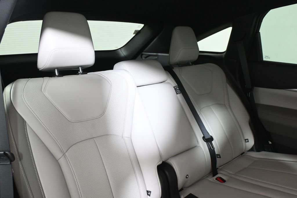 New 2027 2T RAD WHT INFINITI Sport AWD image 35