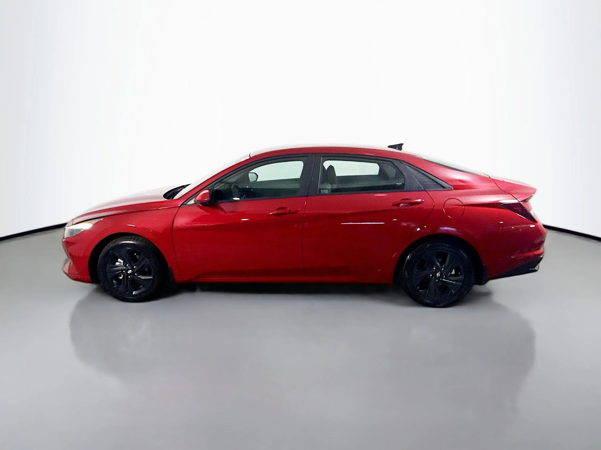 Used 2023 Scarlet Red Pearl Hyundai Blue image 4