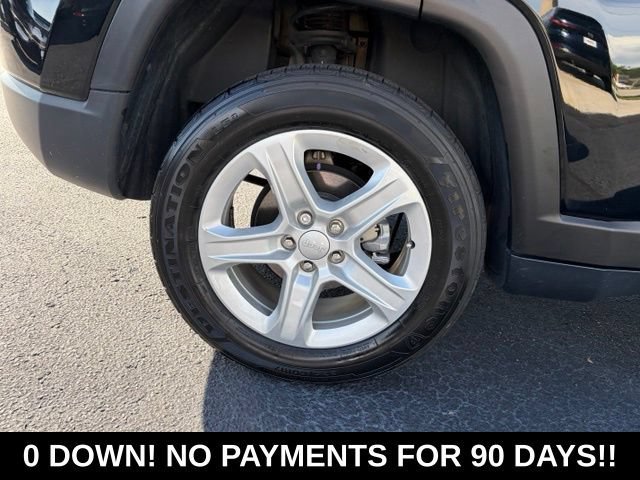 Used 2023 Diamond Black Cry Jeep Sport image 7