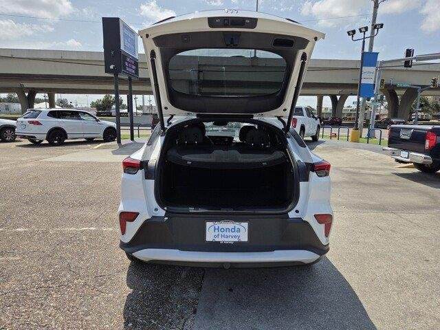 Used 2024 Summit White Buick Preferred image 27