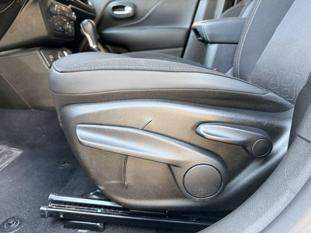 New 2026 Shimmering Silver Hyundai SEL image 15