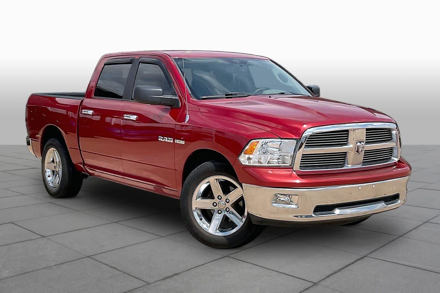 Used 2010 Inferno Red Crystal Pearl Dodge SLT image 3