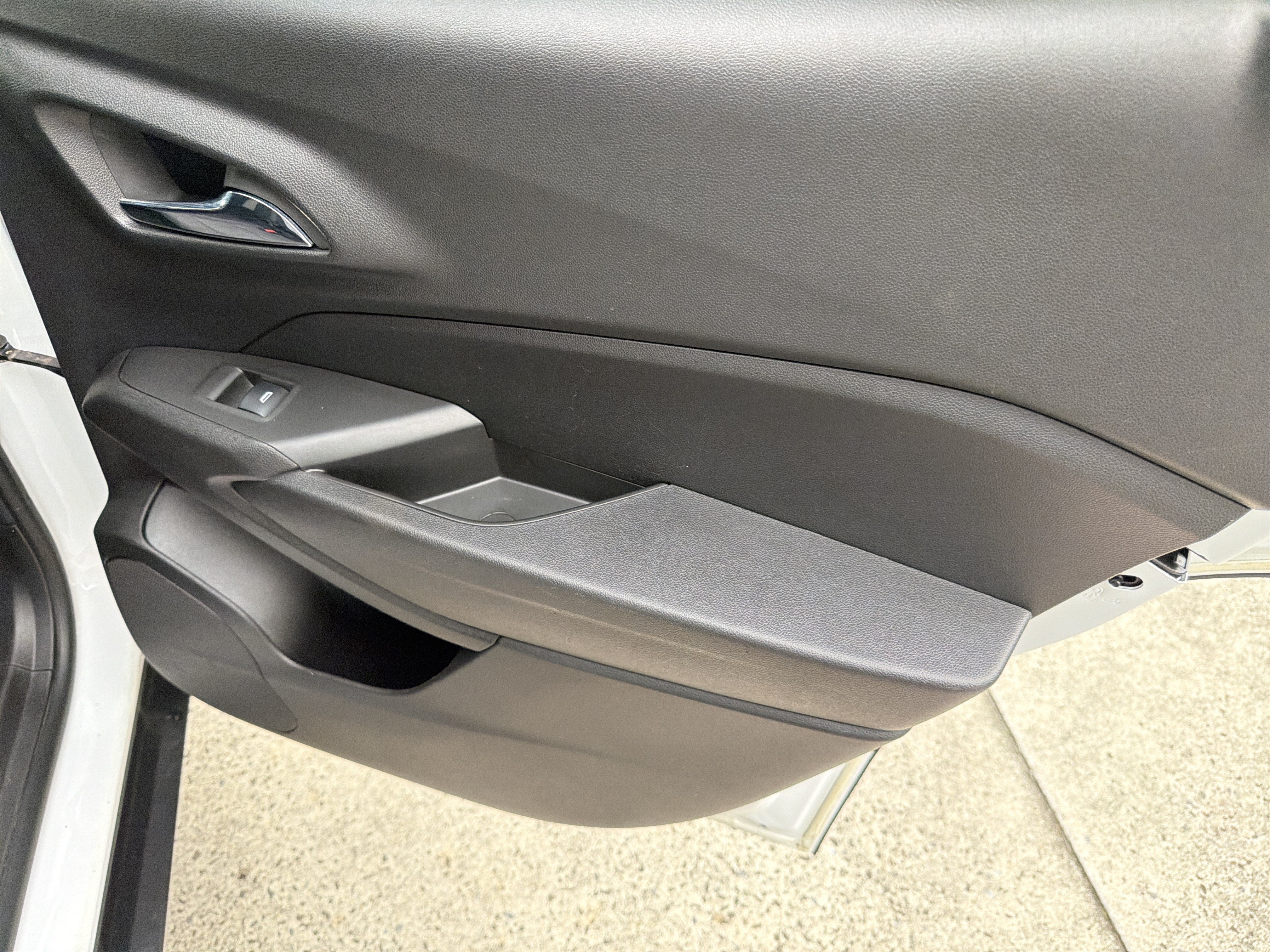 Used 2024 Summit White Chevrolet 1RS image 15