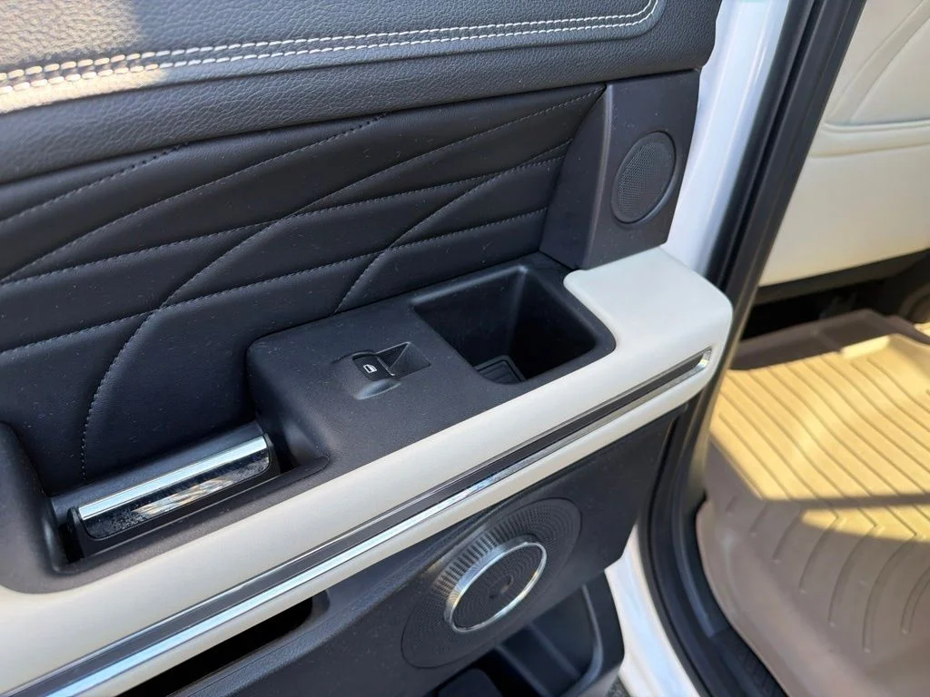 Used 2019 White Ford Platinum image 23