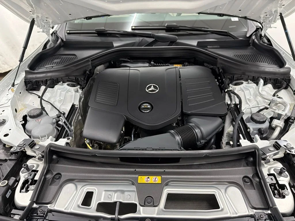 New 2027 White Mercedes-Benz GLC 300 image 34