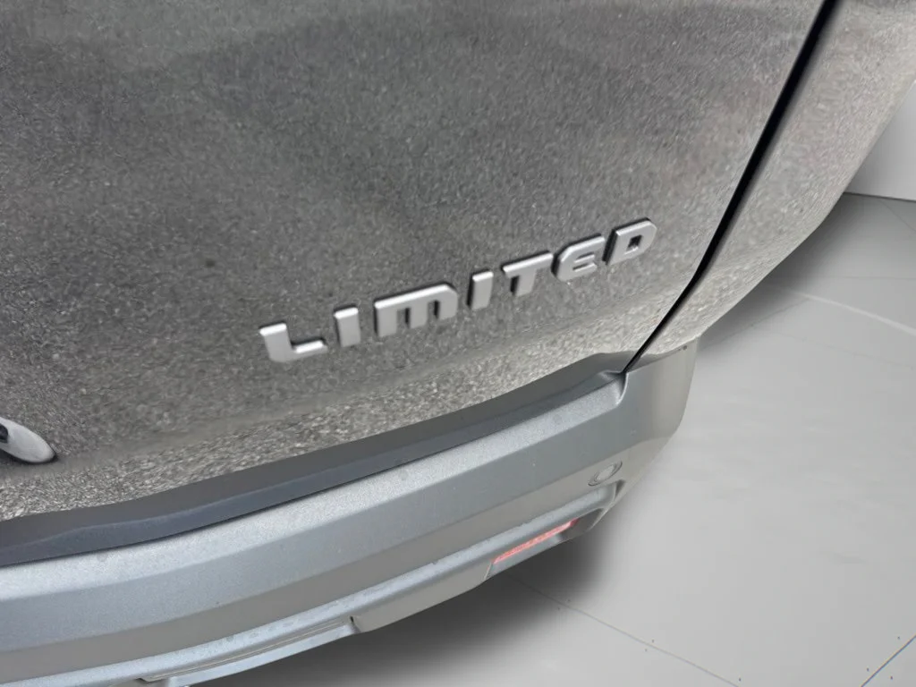 New 2026 Diamond Black Crystal Pearl-Coat Exterior Paint Jeep Limited image 38