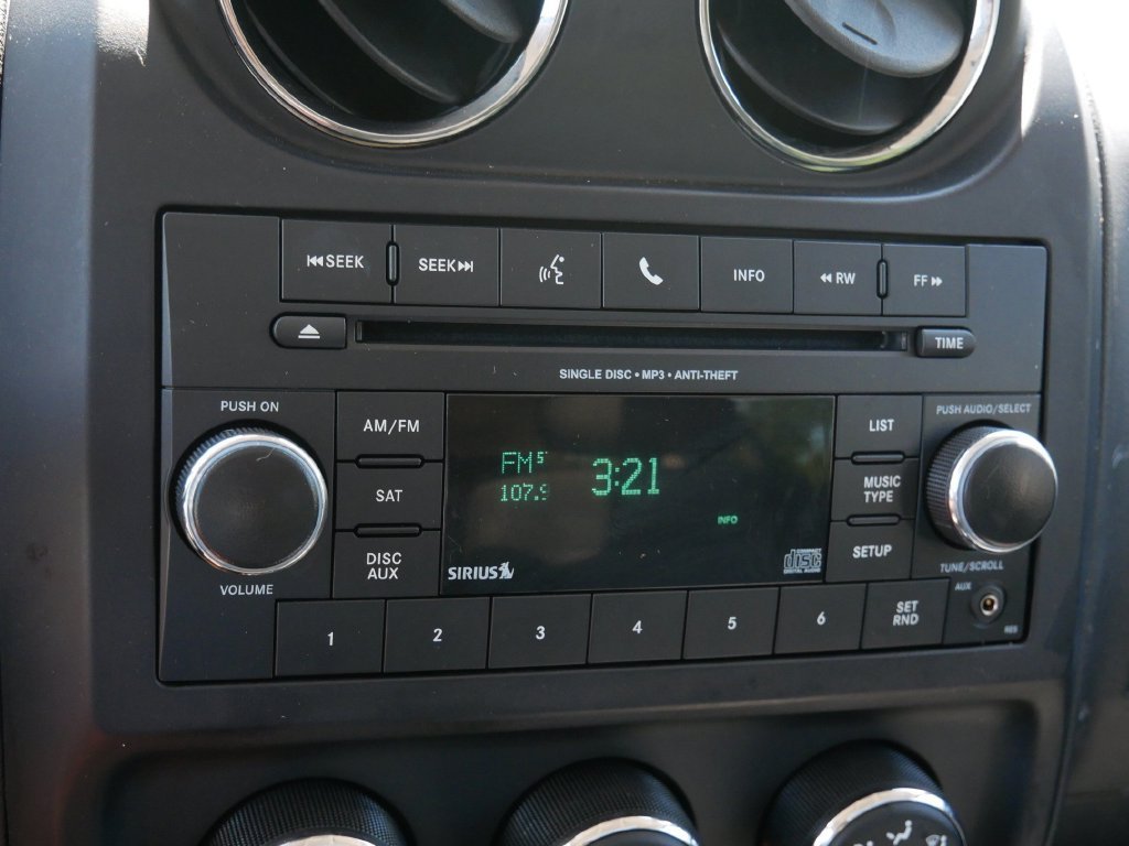 Used 2015 Silver Jeep Latitude image 21