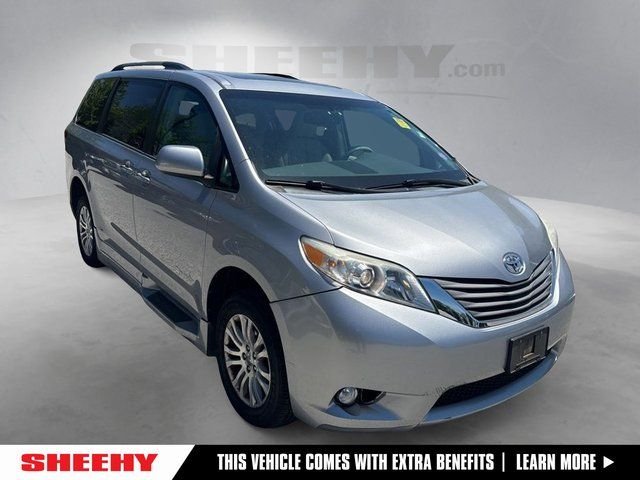 2012 Toyota Sienna XLE V6 7-Passenger Access Seat's photo
