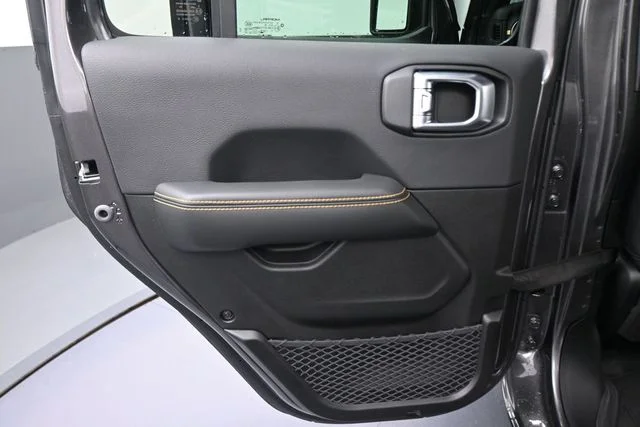 New 2026 Granite Crystal Metallic Clear-Coat Exterior Paint Jeep Sahara image 26
