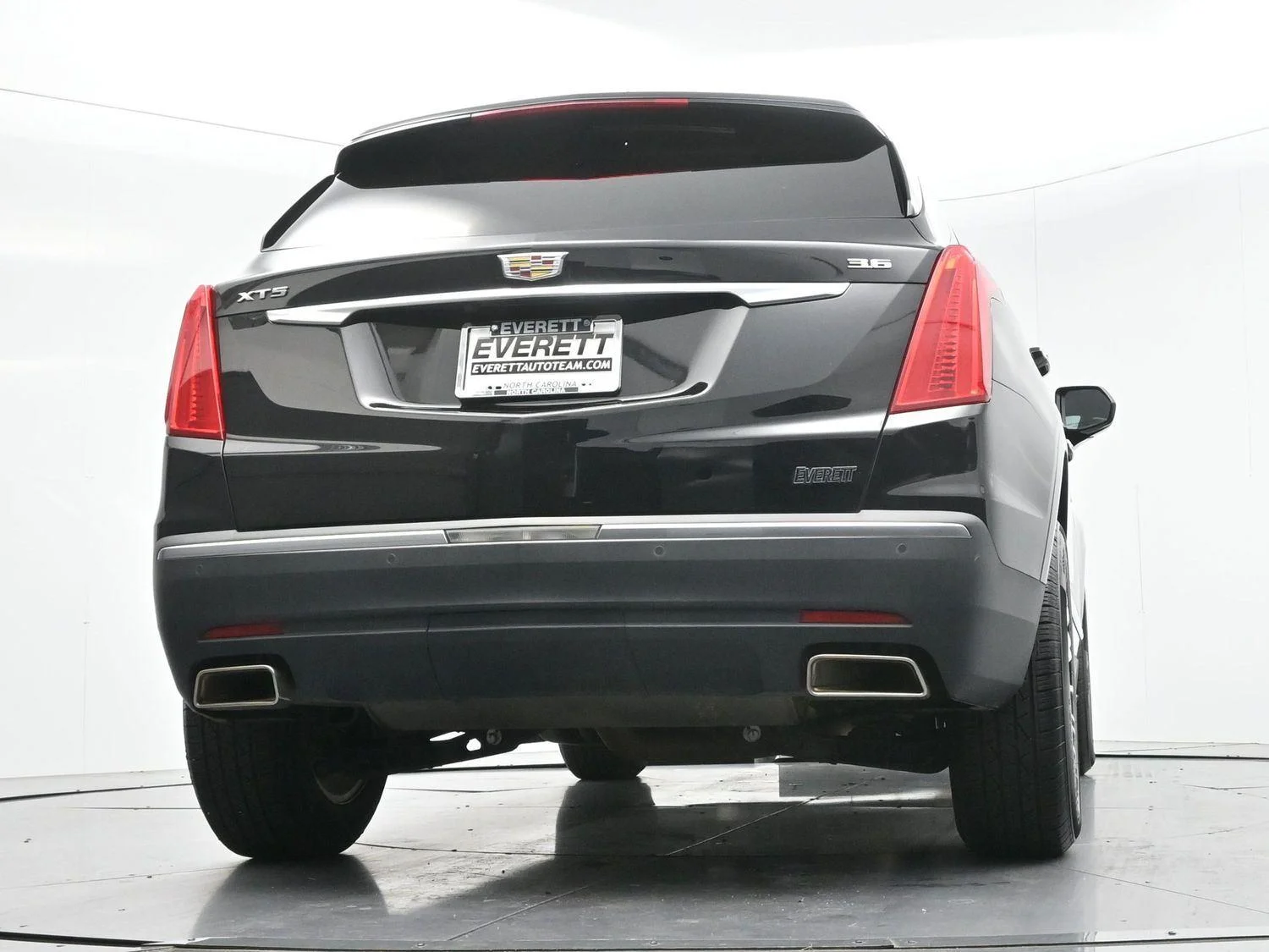 Used 2017 STELLAR BLACK METALLIC Cadillac FWD image 45