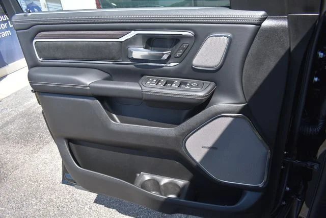 New 2026 Diamond Black Crystal Pearl-Coat Exterior Paint RAM Laramie image 42