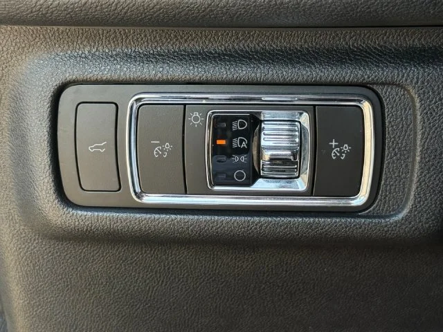 Used 2023 Gray Metallic Lincoln Standard image 21