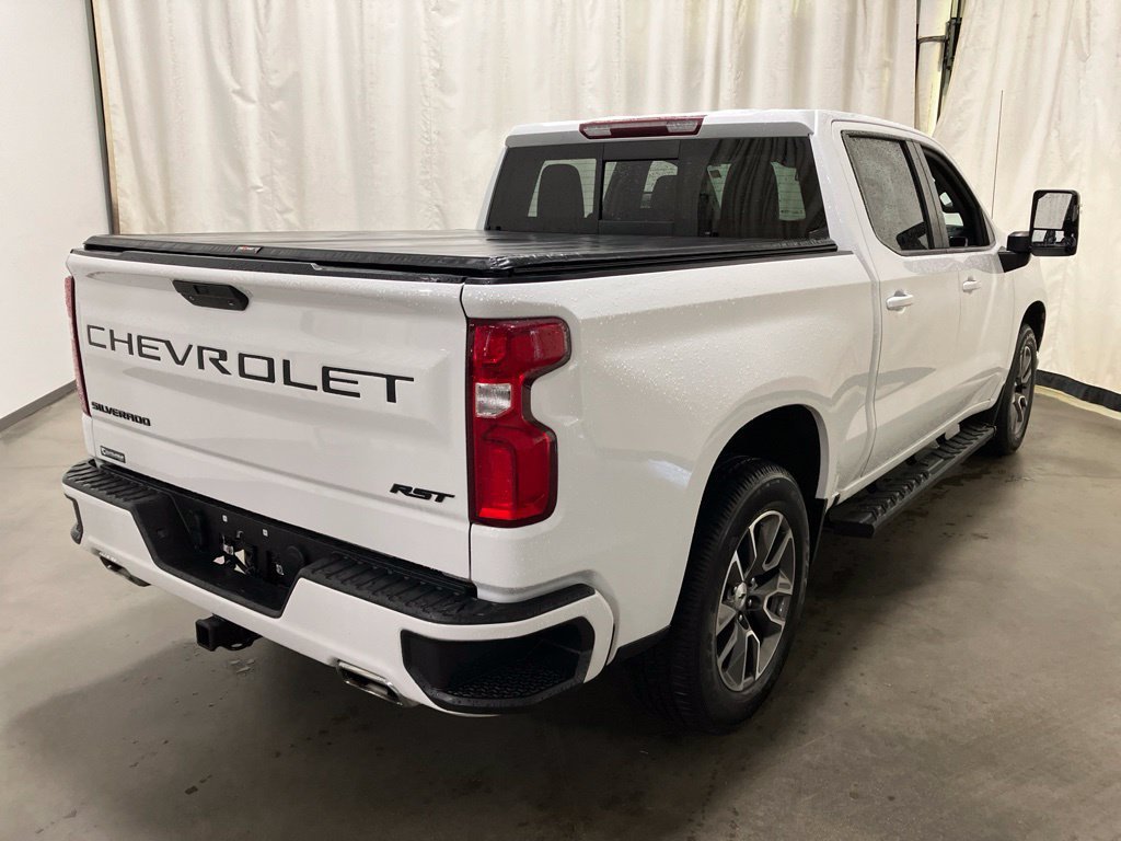 Used 2021 Summit White Chevrolet RST image 29