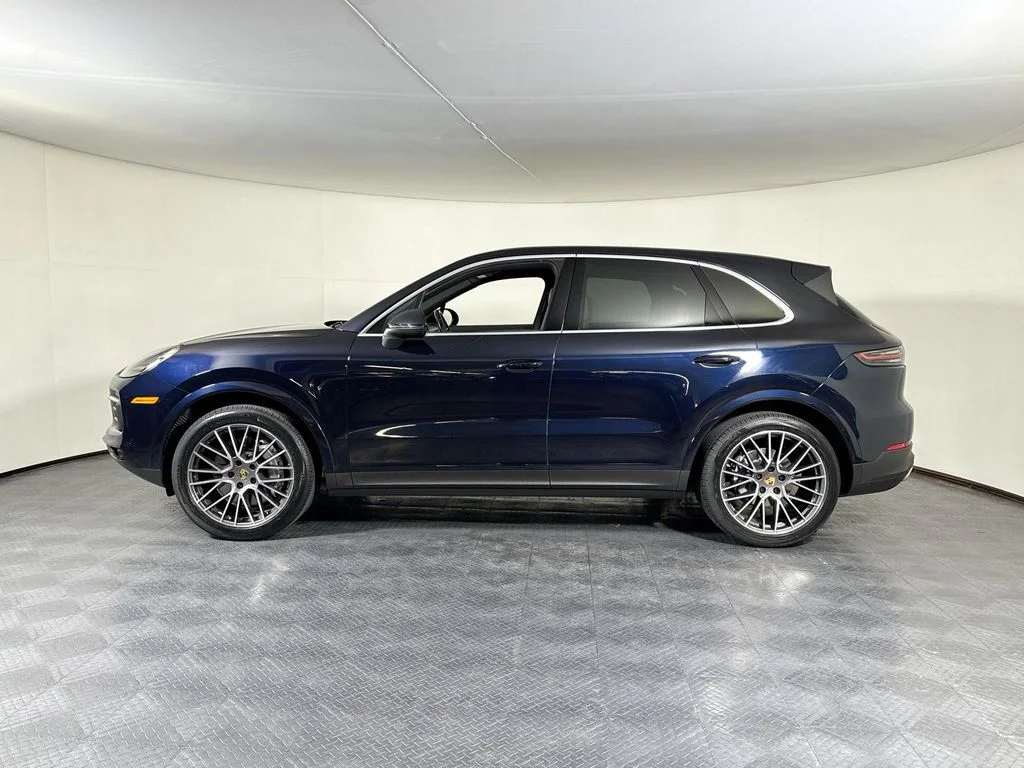 Used 2023 Moonlight Blue Metallic Porsche  image 2
