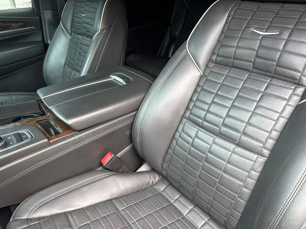Used 2021 White Cadillac Sport Platinum image 9