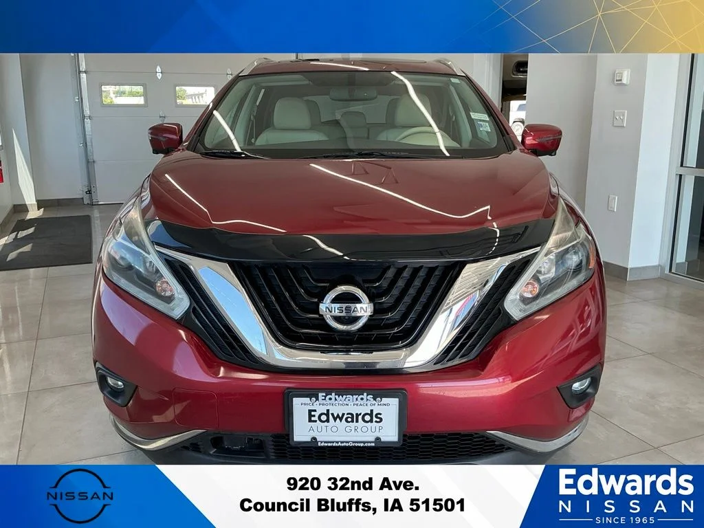 Used 2018 Red Nissan SL image 3