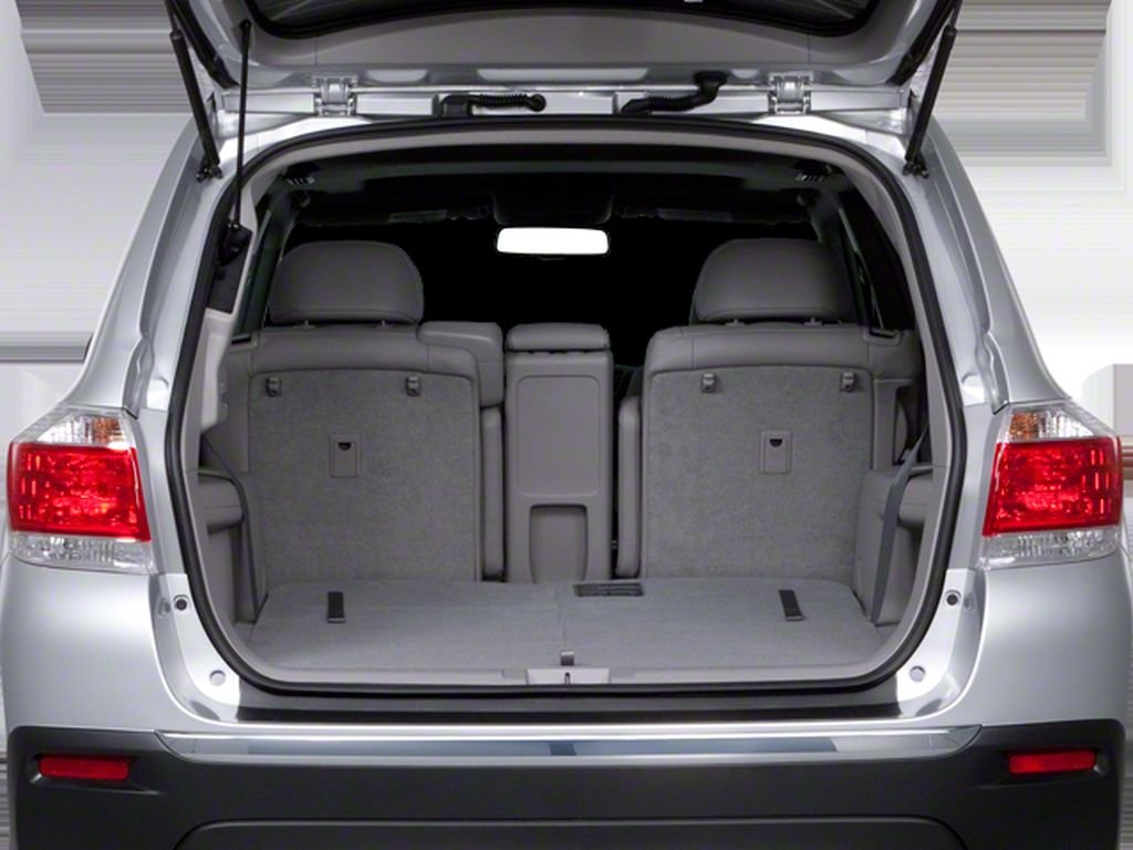 Used 2013 Classic Silver Metallic Toyota SE image 10