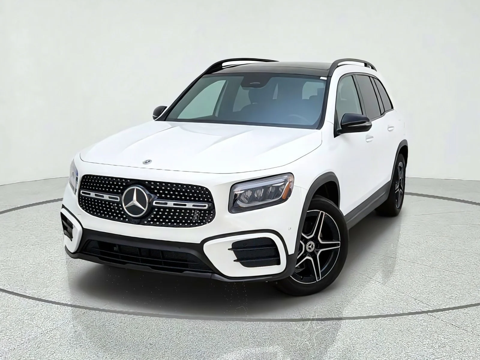 Used 2024 Polar White Mercedes-Benz GLB 250 image 2