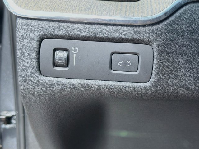 Used 2019 Gray Metallic Volvo Inscription image 36