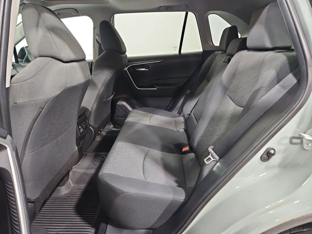 Used 2021  Toyota XLE image 25