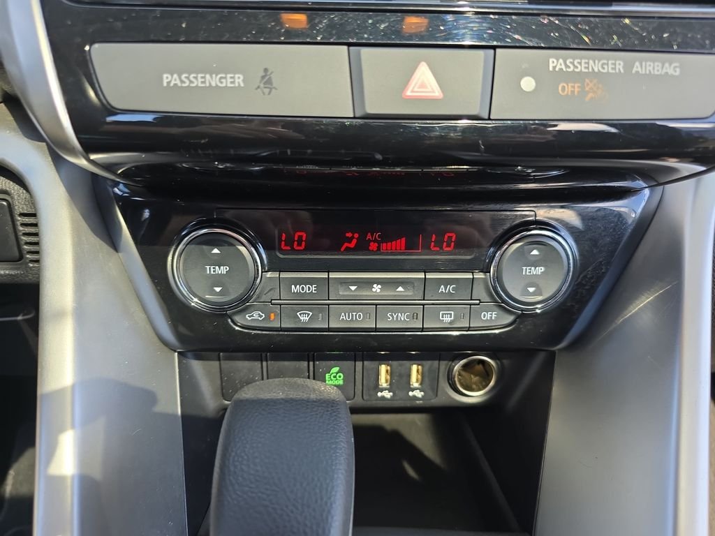 Used 2022 Black Mitsubishi SE image 21