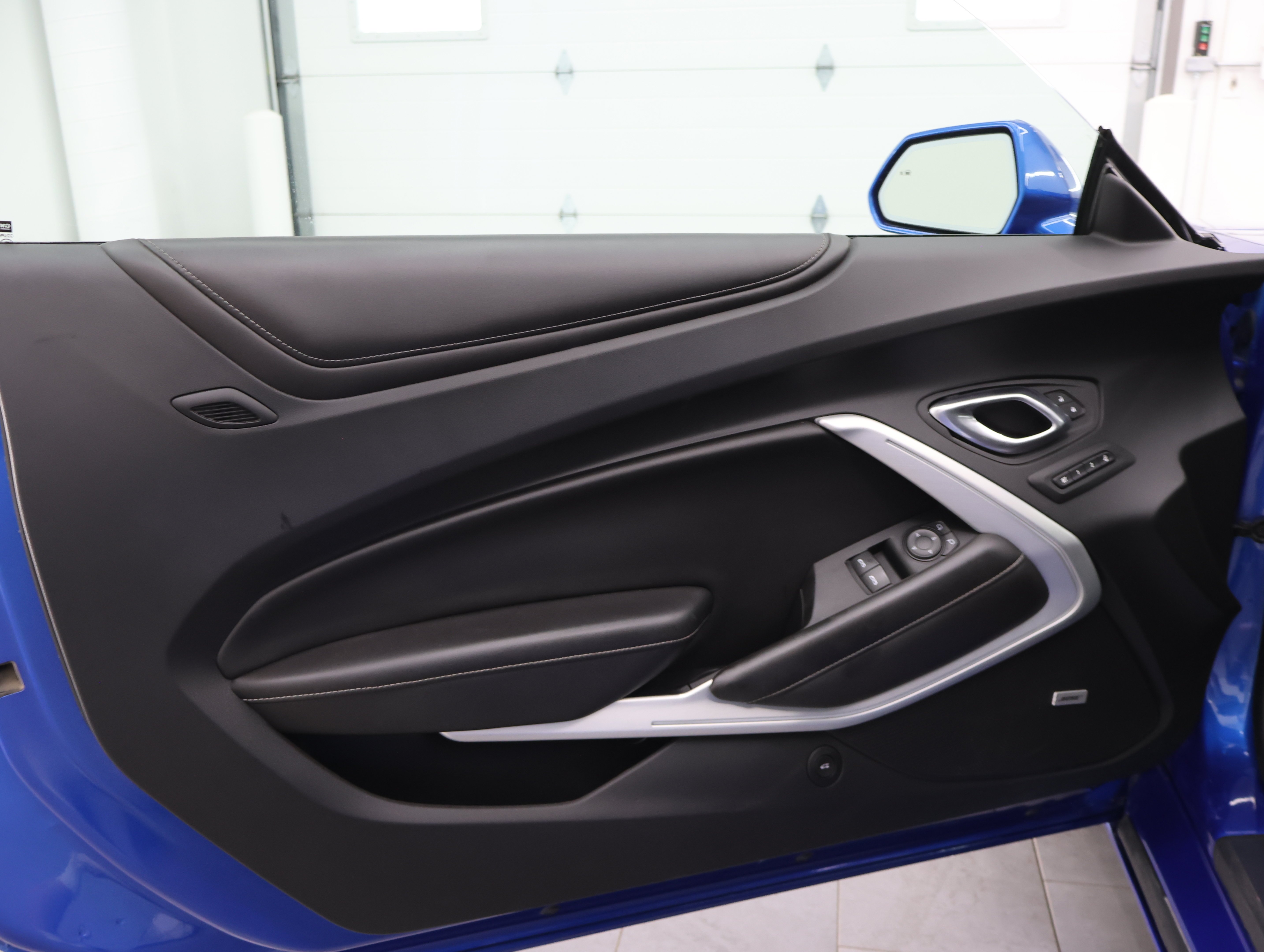 Used 2017 Hyper Blue Metallic Chevrolet 2SS Coupe: 2SS-AUTO-NAV-MOON-LIKE NEW TIRES-HEAT/COOL SEATS- image 36