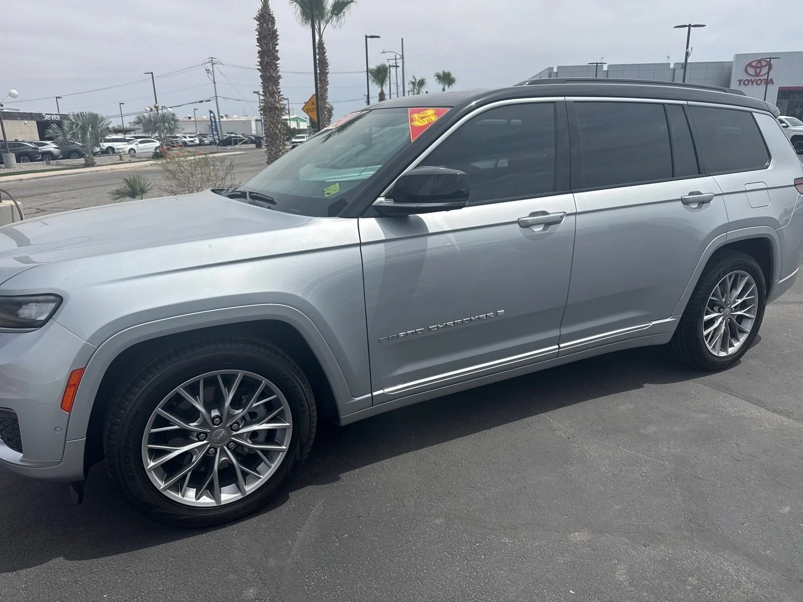 Used 2025 Silver Zynith Jeep Summit image 4