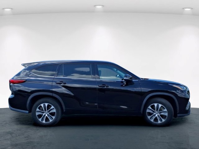 Used 2022 Brown Toyota XLE image 5
