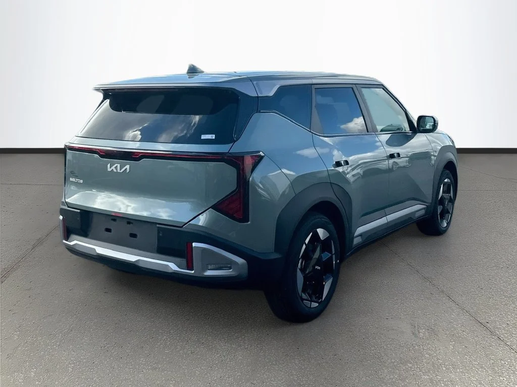 New 2027 Iceberg Green Kia S image 7