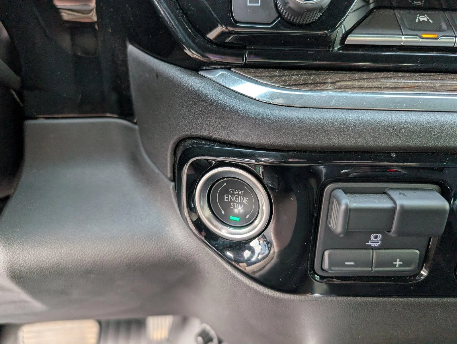 Used 2025 Black Chevrolet RST image 22
