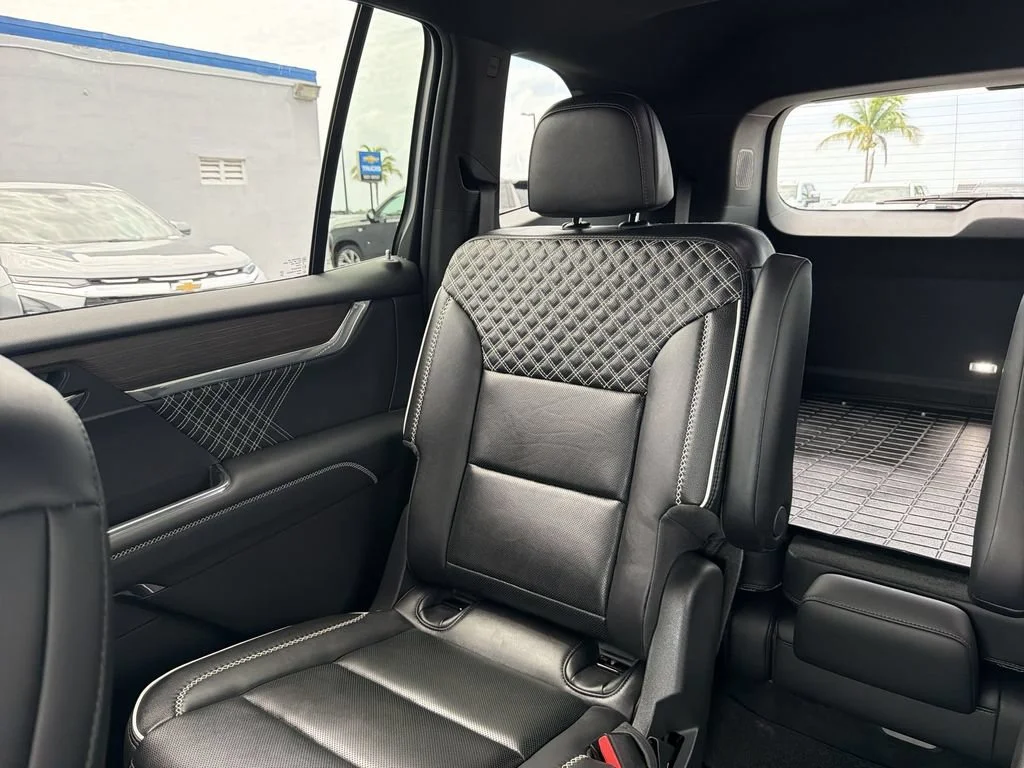 Used 2025 White Frost Tricoat GMC Denali image 12