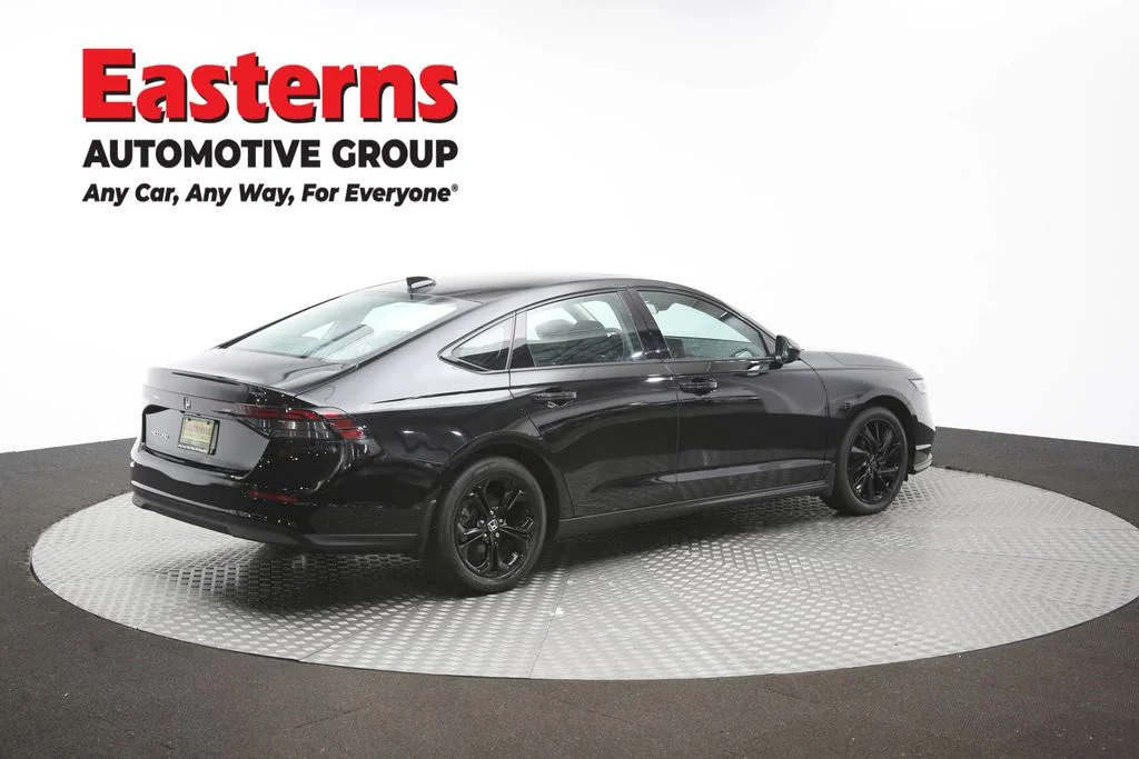 Used 2025 Black Honda SE image 41