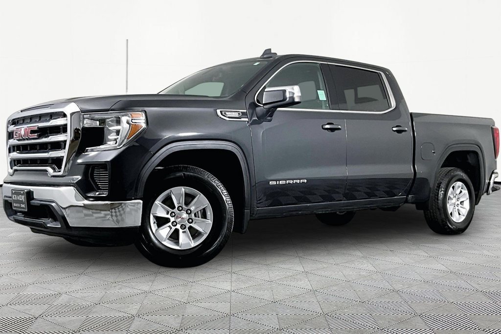 Used 2020 Black GMC SLE image 1
